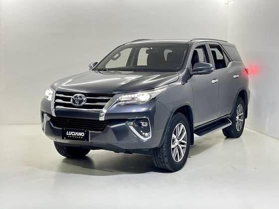TOYOTA HILUX 2.8 SRX 4X4 CD 16V DIESEL 4P AUTOMÁTICO